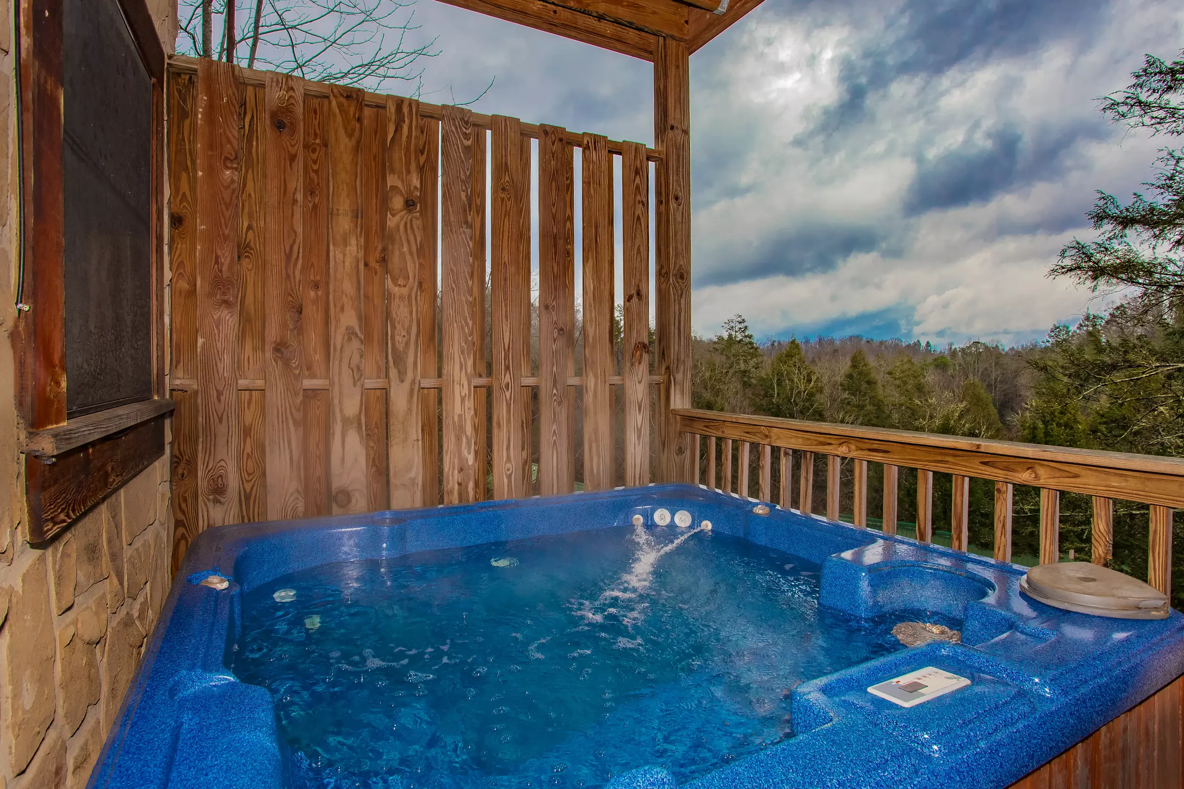 Red Door Getaways LLC: Moose Creek Lodge in Pigeon Forge – Red