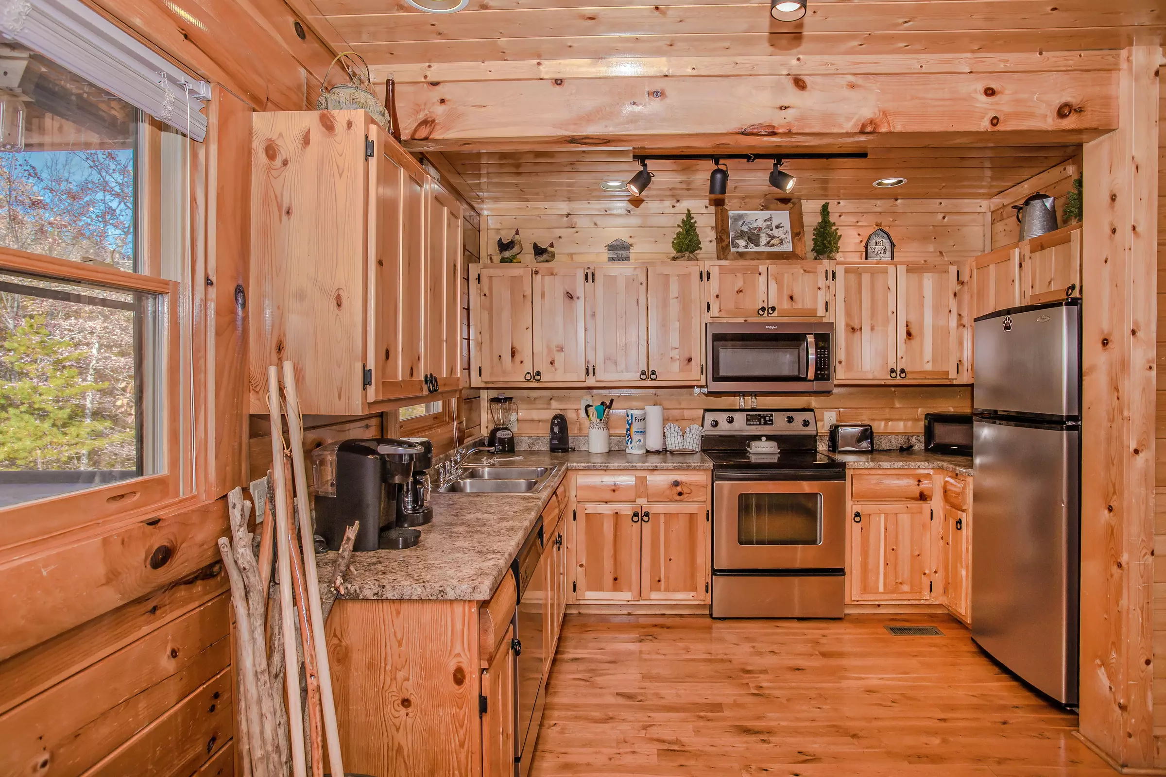 Starry Mountain Moonlite - 4 Bedroom Sevierville Cabin Rental