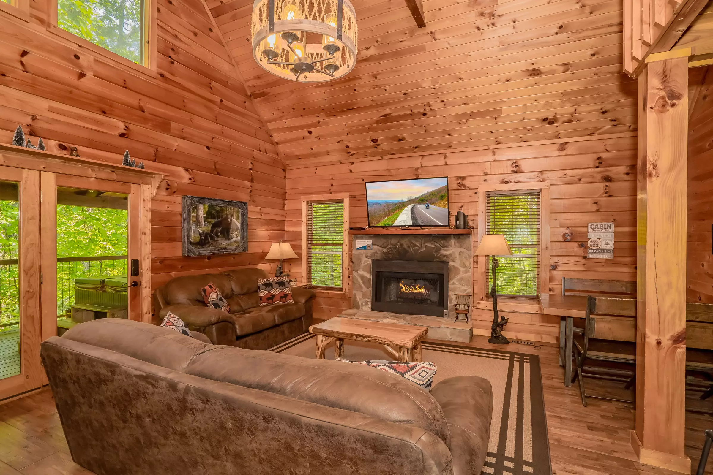 What's Bruin - 2 Bedroom Sevierville Cabin Rental