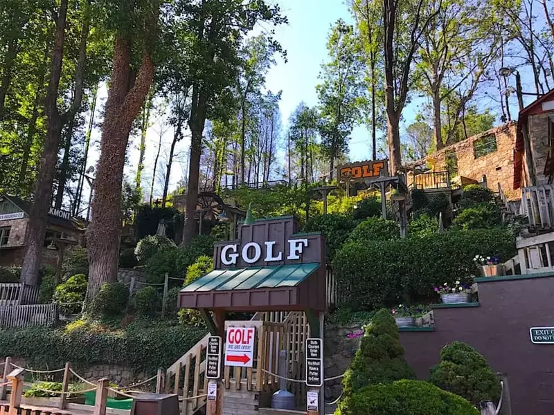 Gatlins Golf mini golf in Gatlinburg Tn