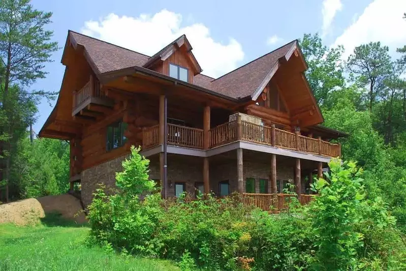 one of the 5 bedroom cabins in gatlinburg