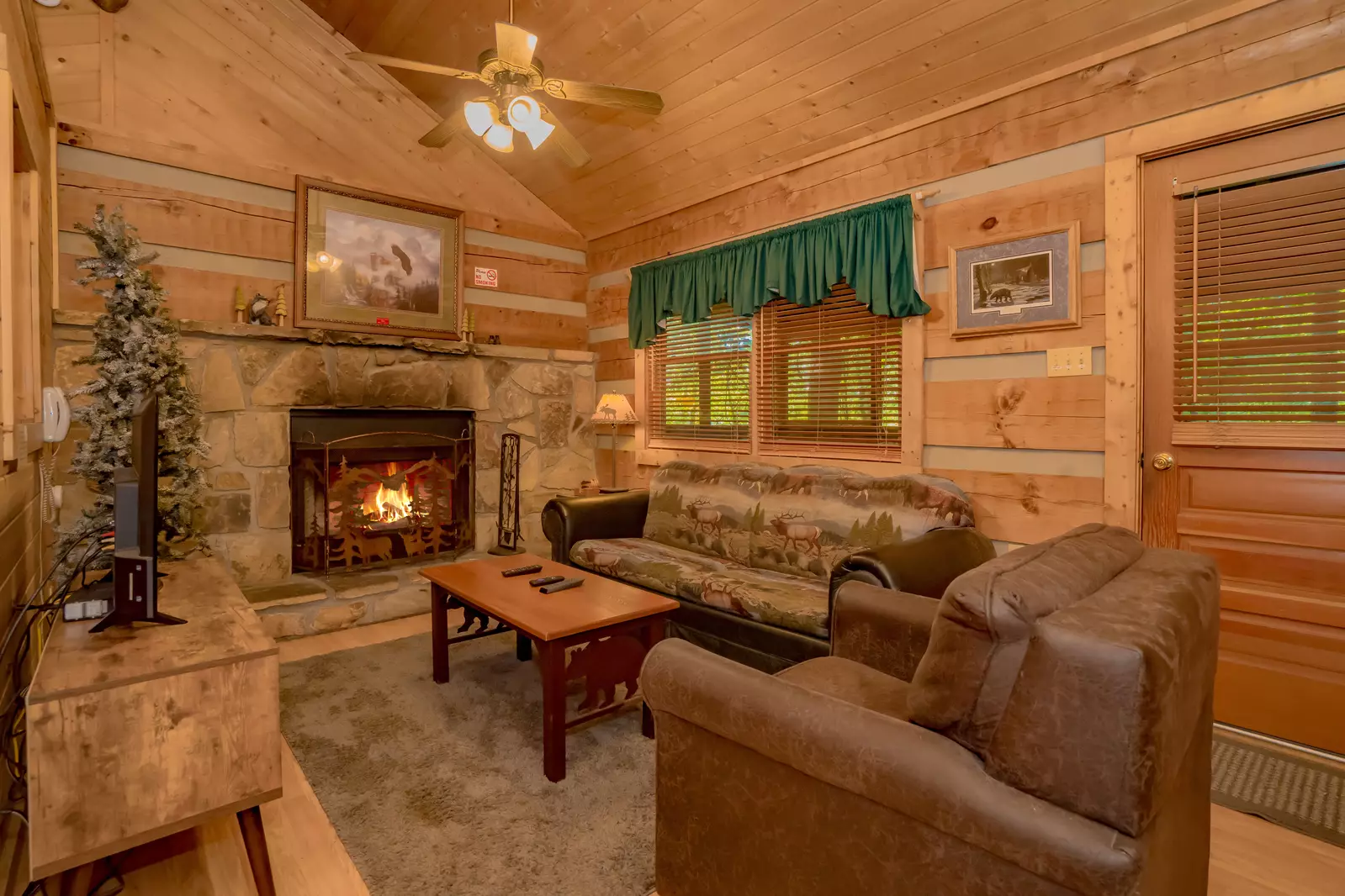 Mountain Memories - 1 Bedroom Sevierville Cabin Rental