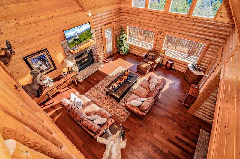 Smoky Peak Lodge