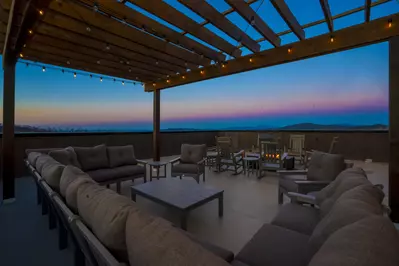 RoofTop Summit Lodge