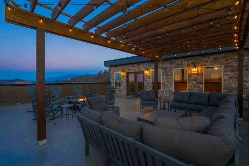 RoofTop Summit Lodge