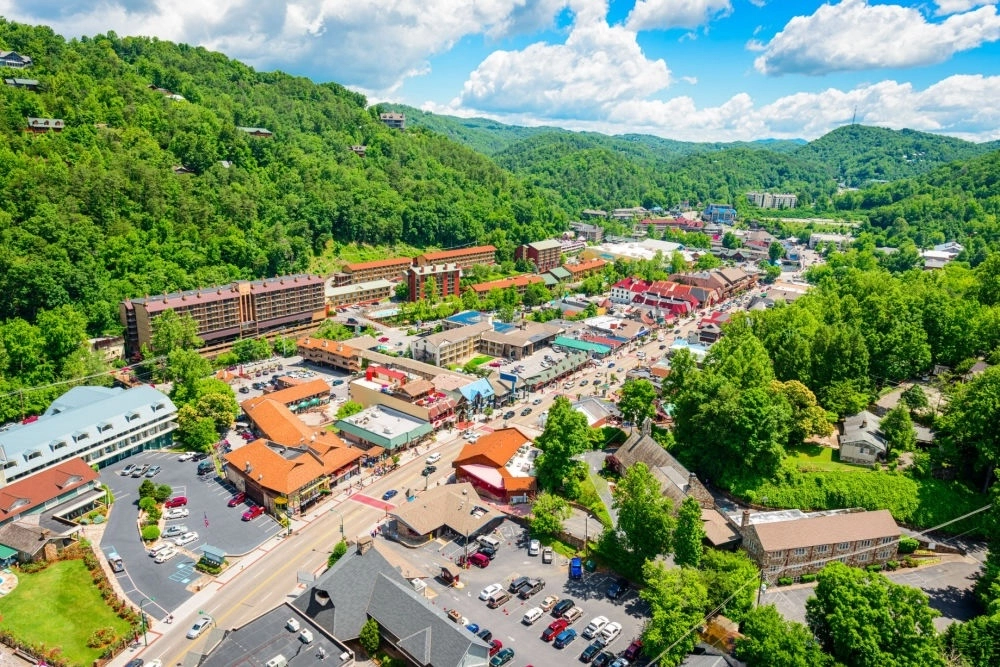 gatlinburg - one of the best towns in the Smoky Mountains