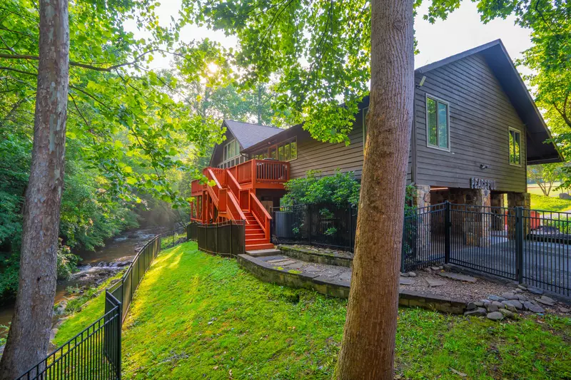 Bear Lodge at Bent Creek