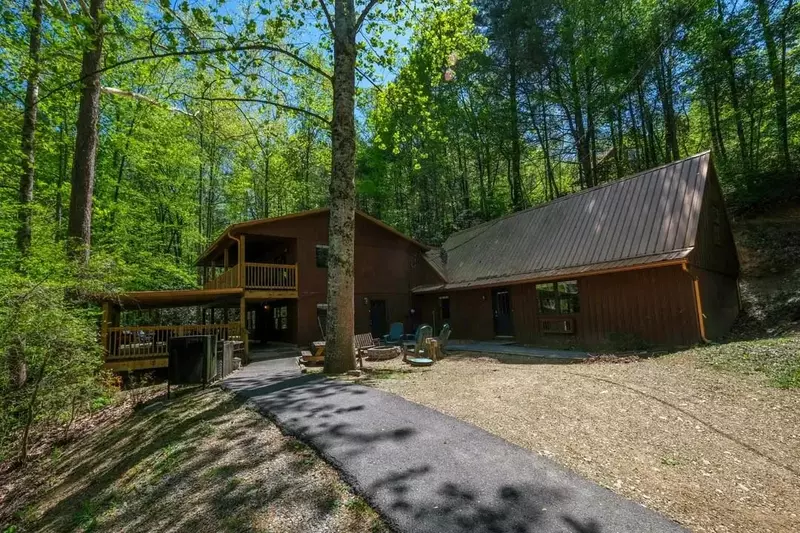 Keaton's On The Creek