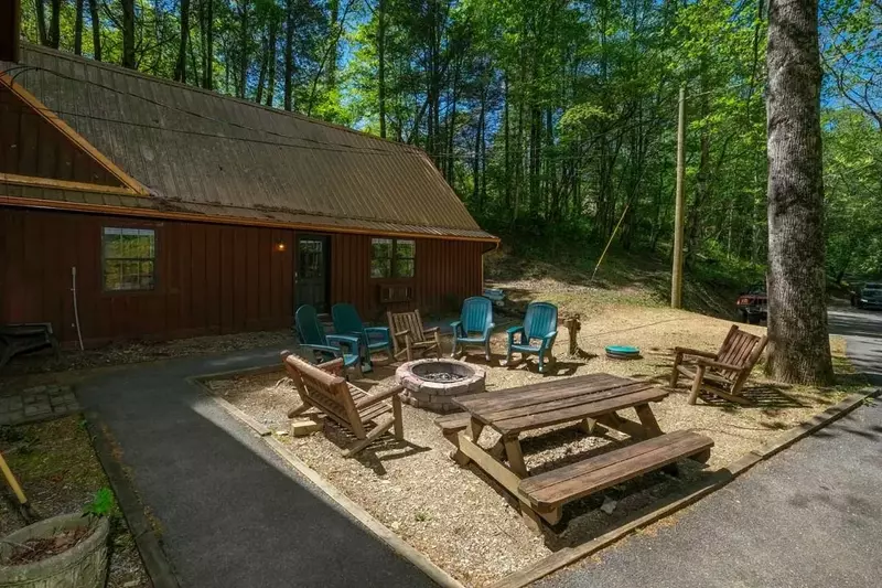 Keaton's On The Creek