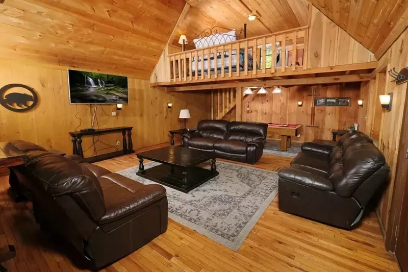 Keaton's On The Creek