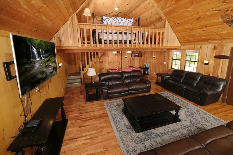 Keaton's On The Creek