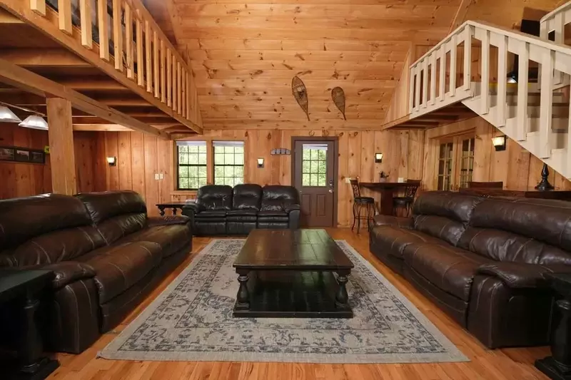 Keaton's On The Creek