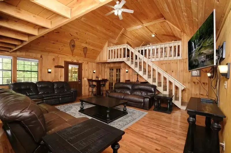 Keaton's On The Creek