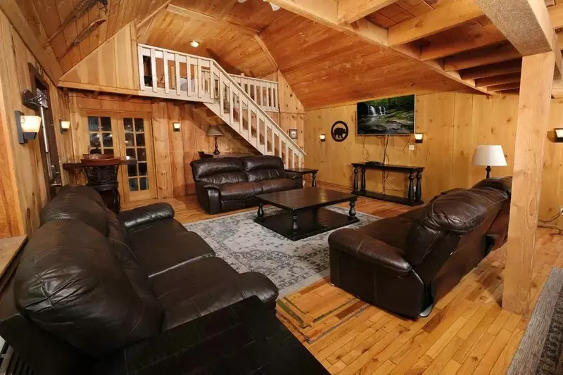 Keaton's On The Creek