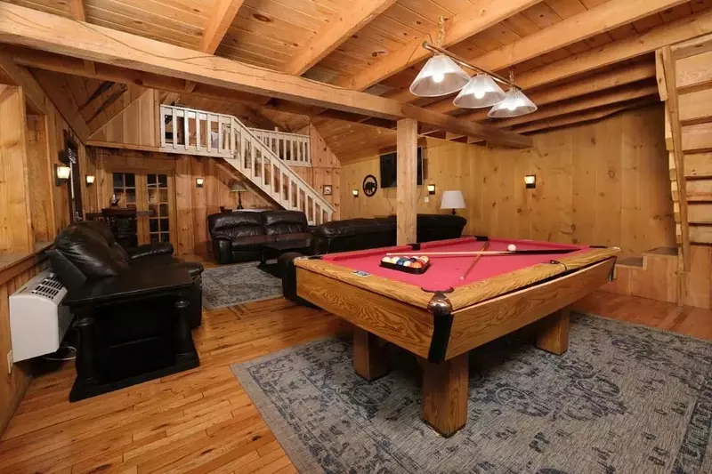 Keaton's On The Creek