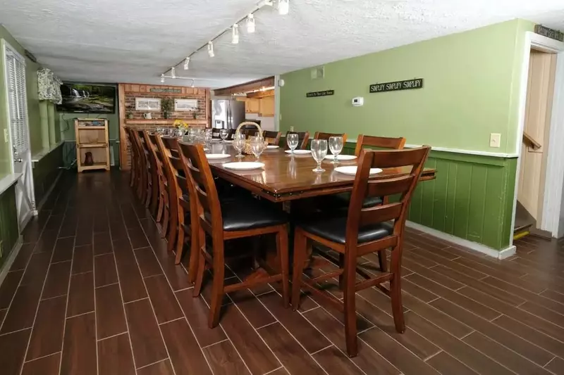 Keaton's On The Creek