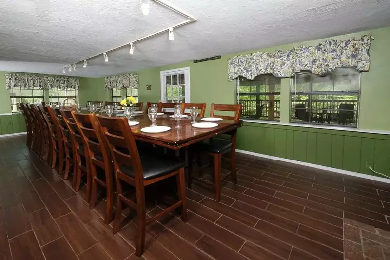 Keaton's On The Creek