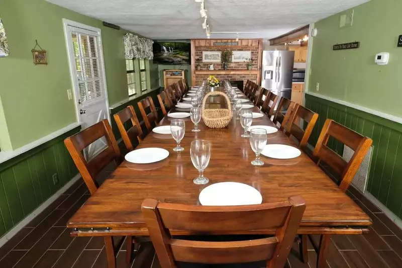 Keaton's On The Creek