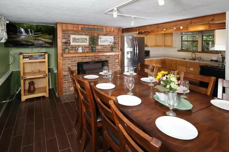 Keaton's On The Creek