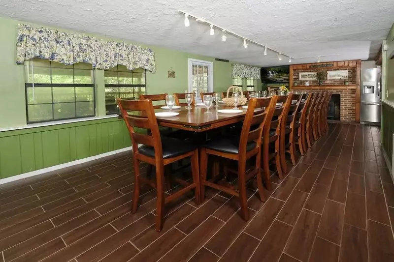 Keaton's On The Creek