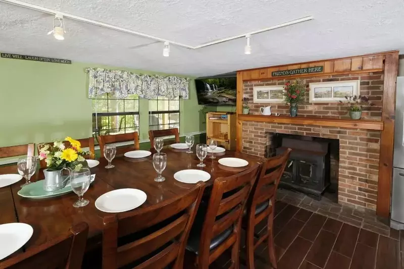 Keaton's On The Creek