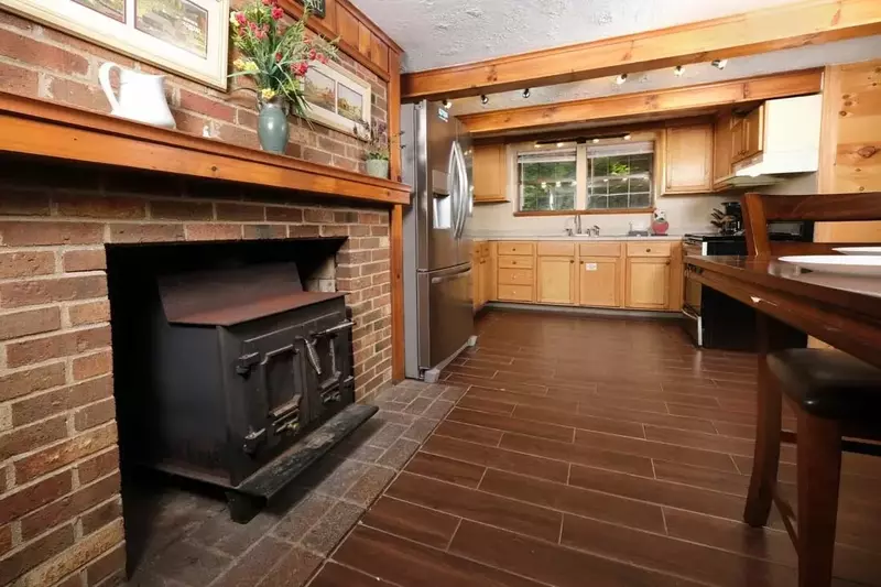 Keaton's On The Creek