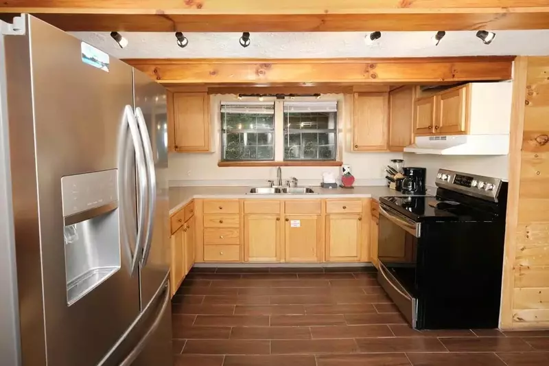 Keaton's On The Creek