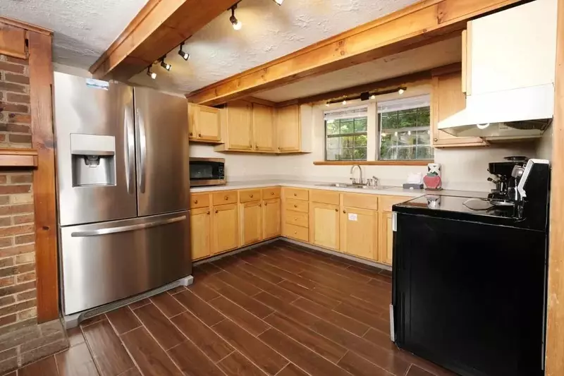 Keaton's On The Creek