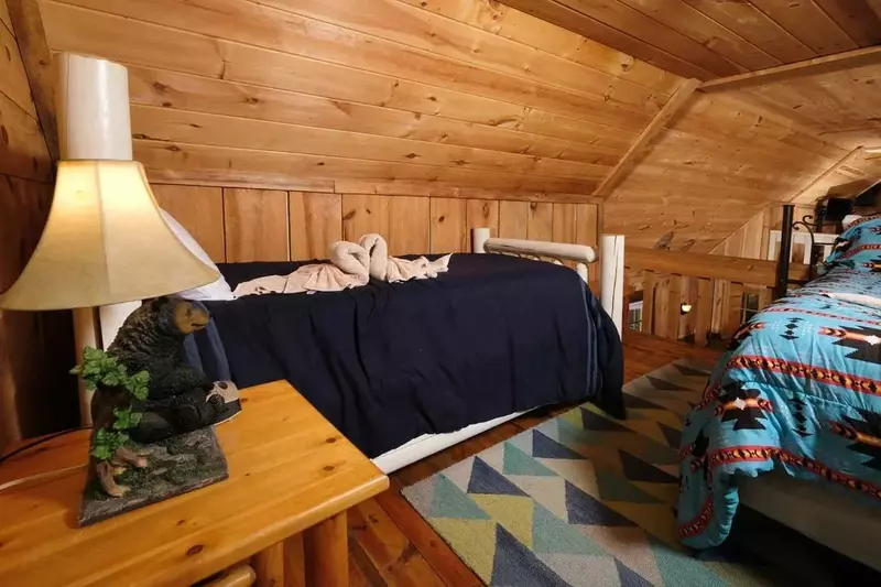 Keaton's On The Creek