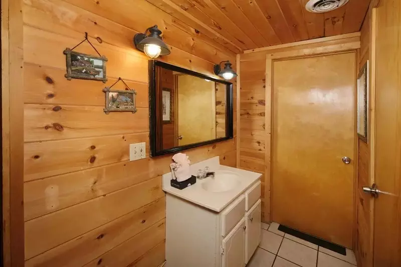 Keaton's On The Creek