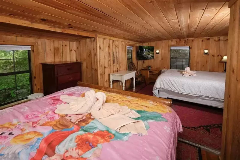 Keaton's On The Creek