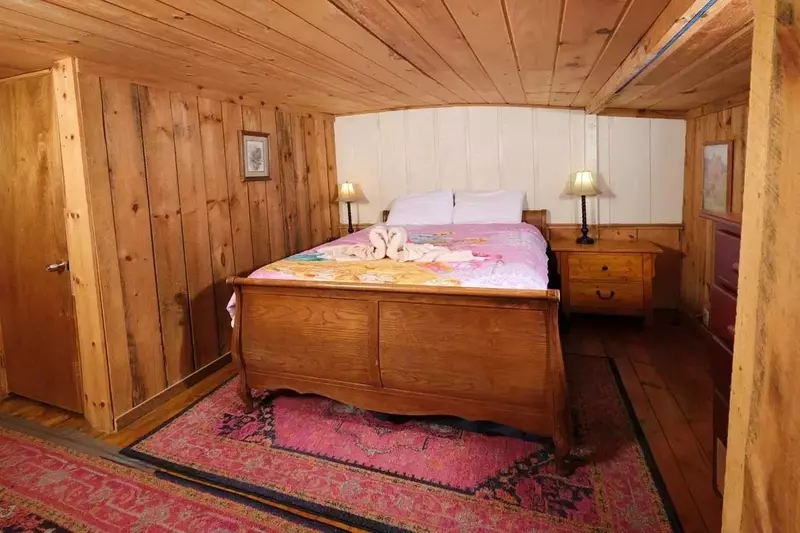 Keaton's On The Creek