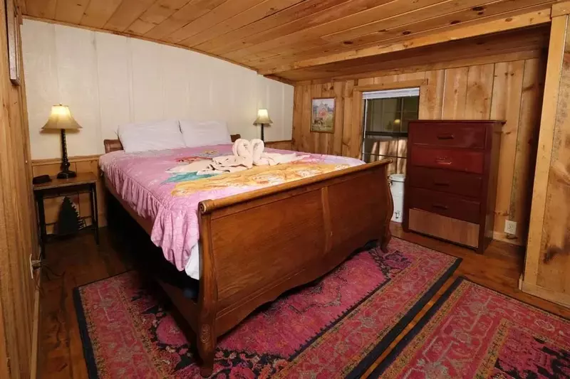 Keaton's On The Creek