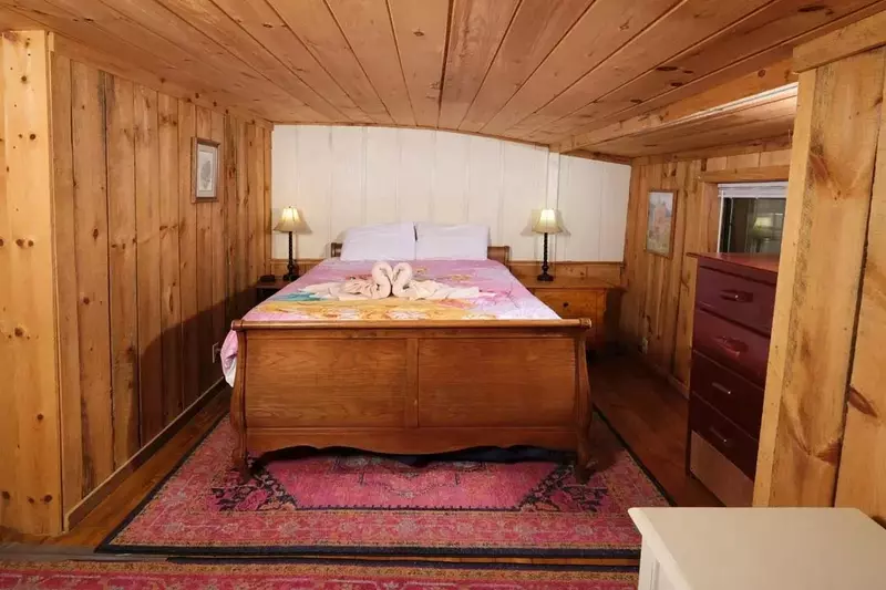 Keaton's On The Creek