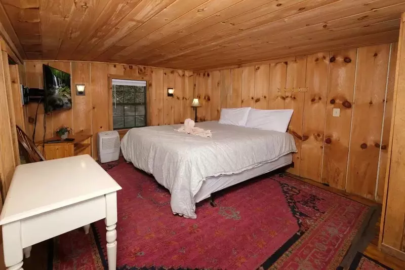 Keaton's On The Creek