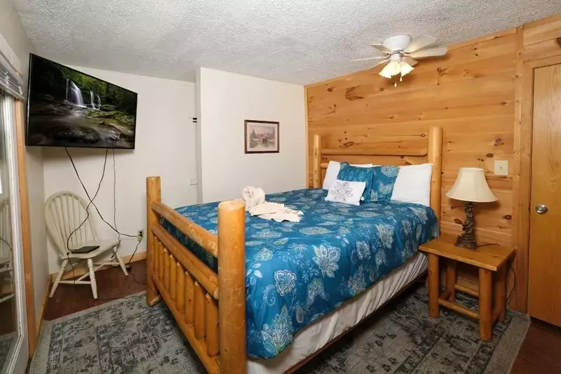 Keaton's On The Creek