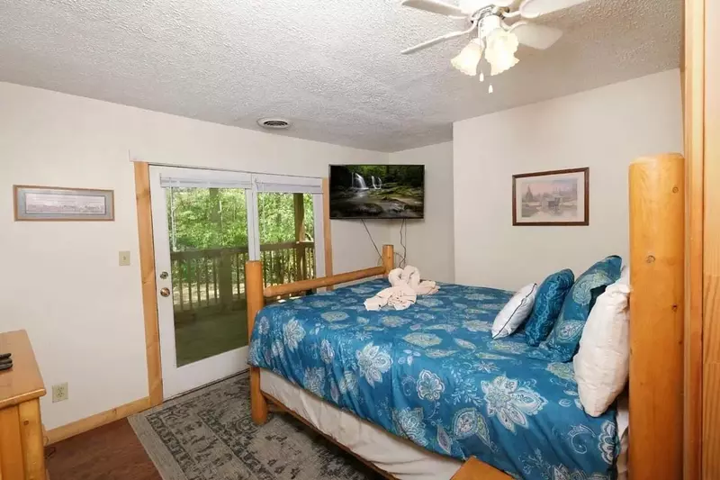 Keaton's On The Creek