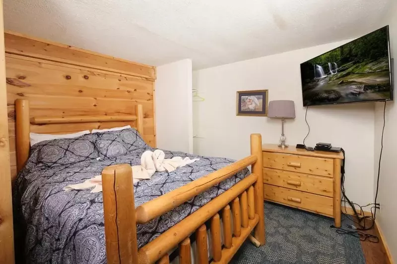 Keaton's On The Creek