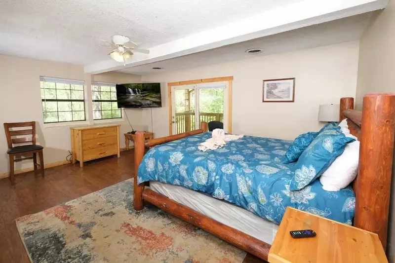 Keaton's On The Creek