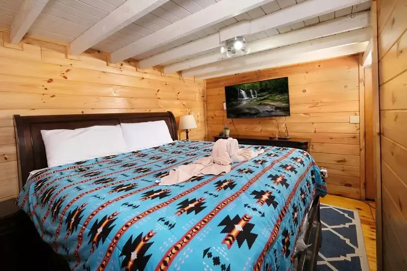 Keaton's On The Creek