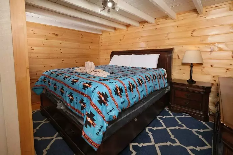 Keaton's On The Creek