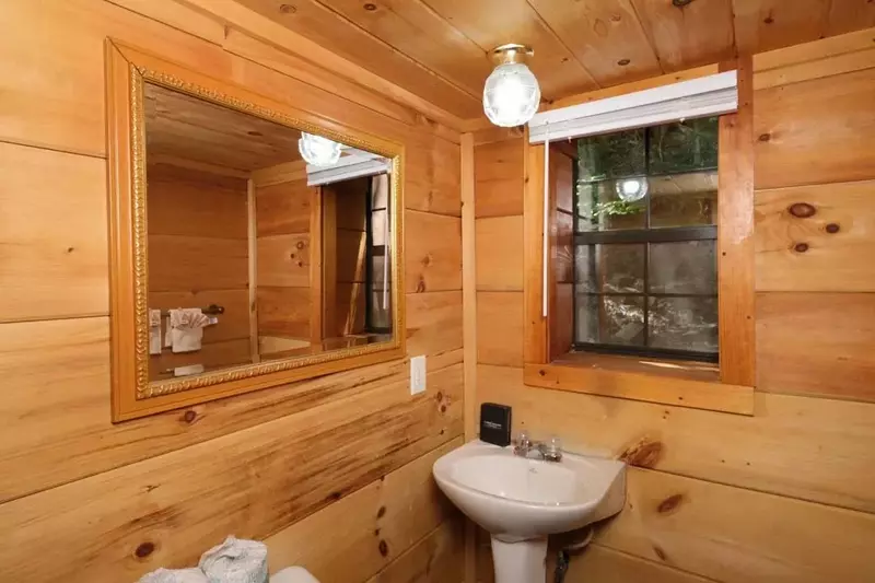 Keaton's On The Creek