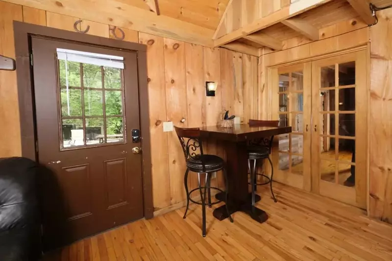 Keaton's On The Creek