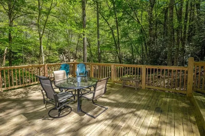 Keaton's On The Creek