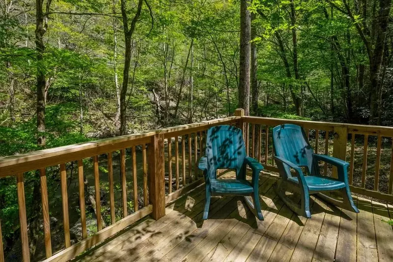 Keaton's On The Creek