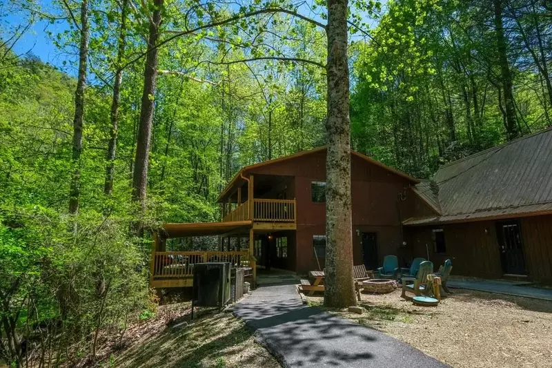 Keaton's On The Creek