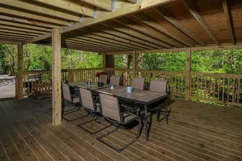 Keaton's On The Creek