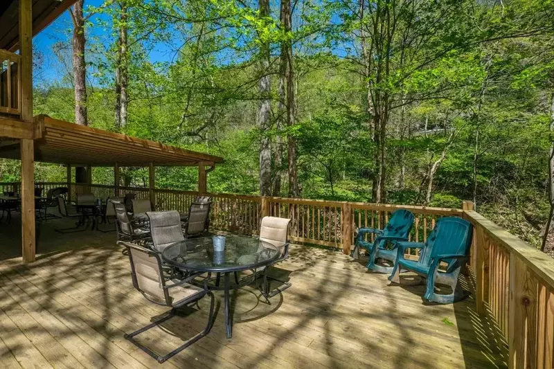 Keaton's On The Creek