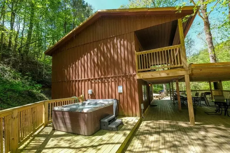 Keaton's On The Creek