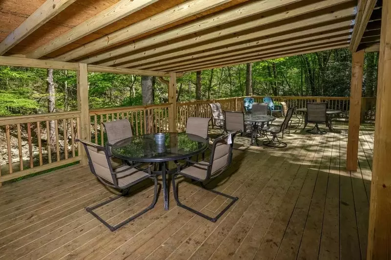 Keaton's On The Creek